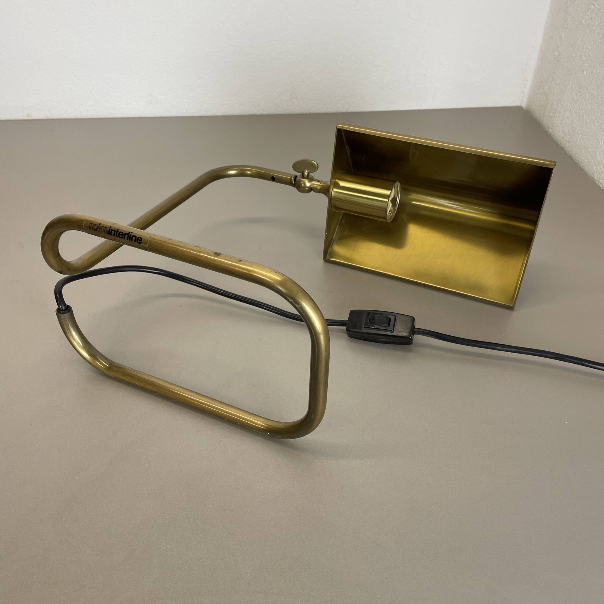 Lampe de table cubique moderniste en laiton et métal par Florian Schulz, Allemagne, années 1970