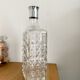 Bouteille en verre taillé vintage