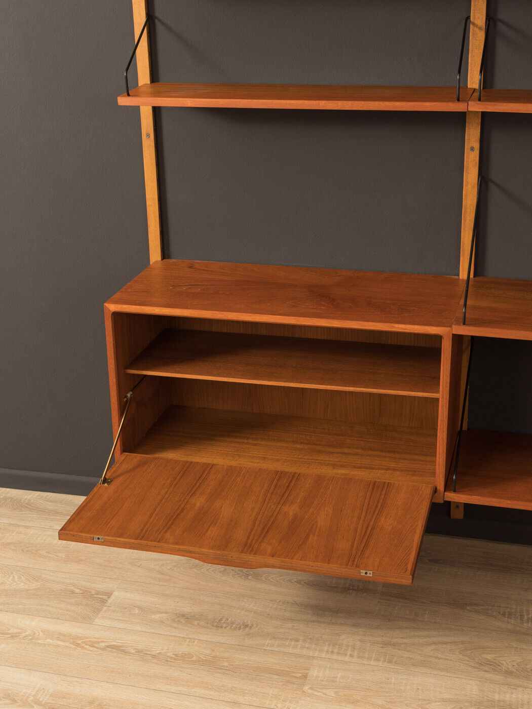 Wall shelving system from the 1960s, Poul Cadovius