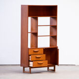 Bibliothèque scandinave vintage.