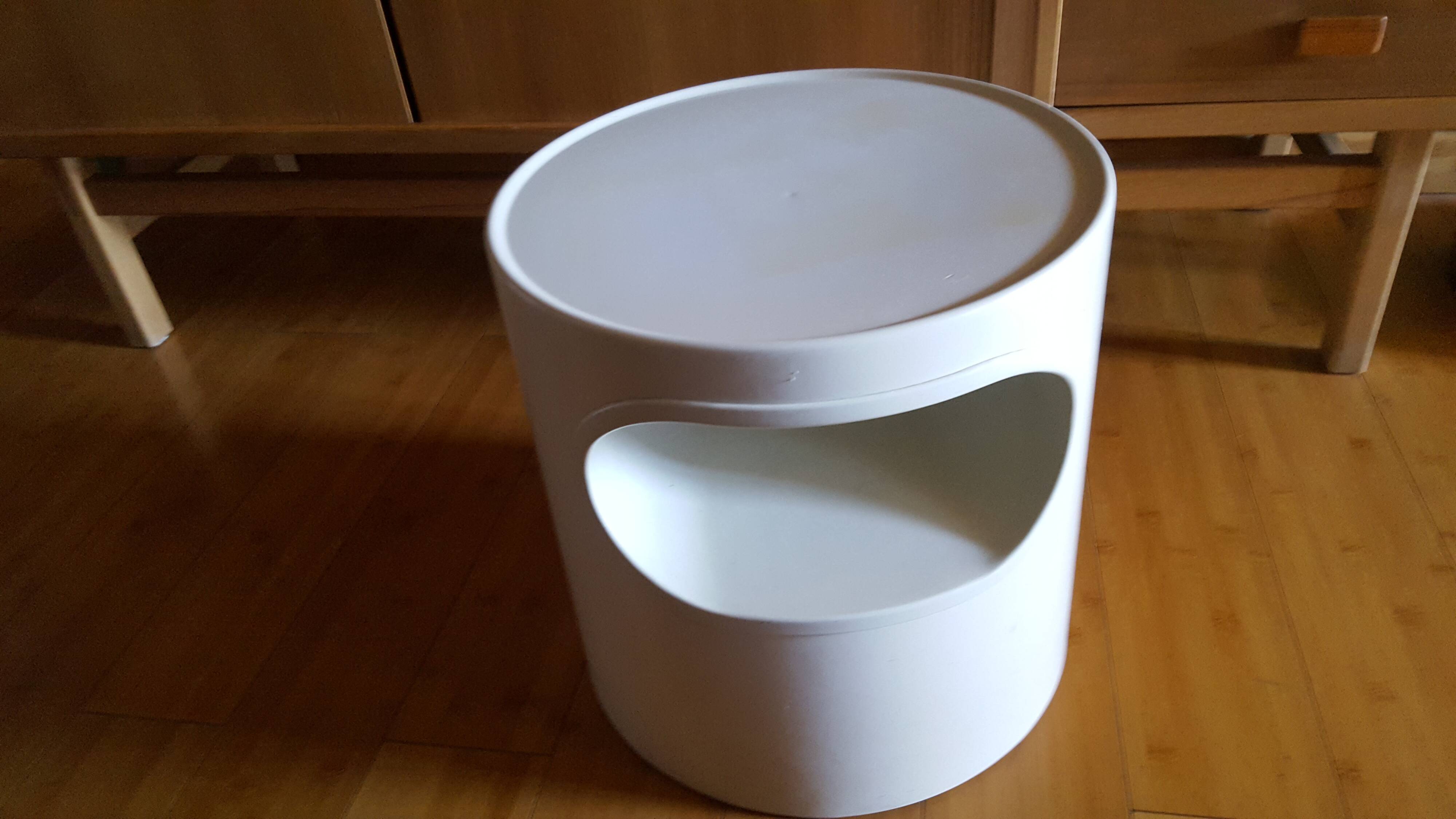 Table basse studio Artemide , modele Giano, design Emma Gismondi Schweinberger