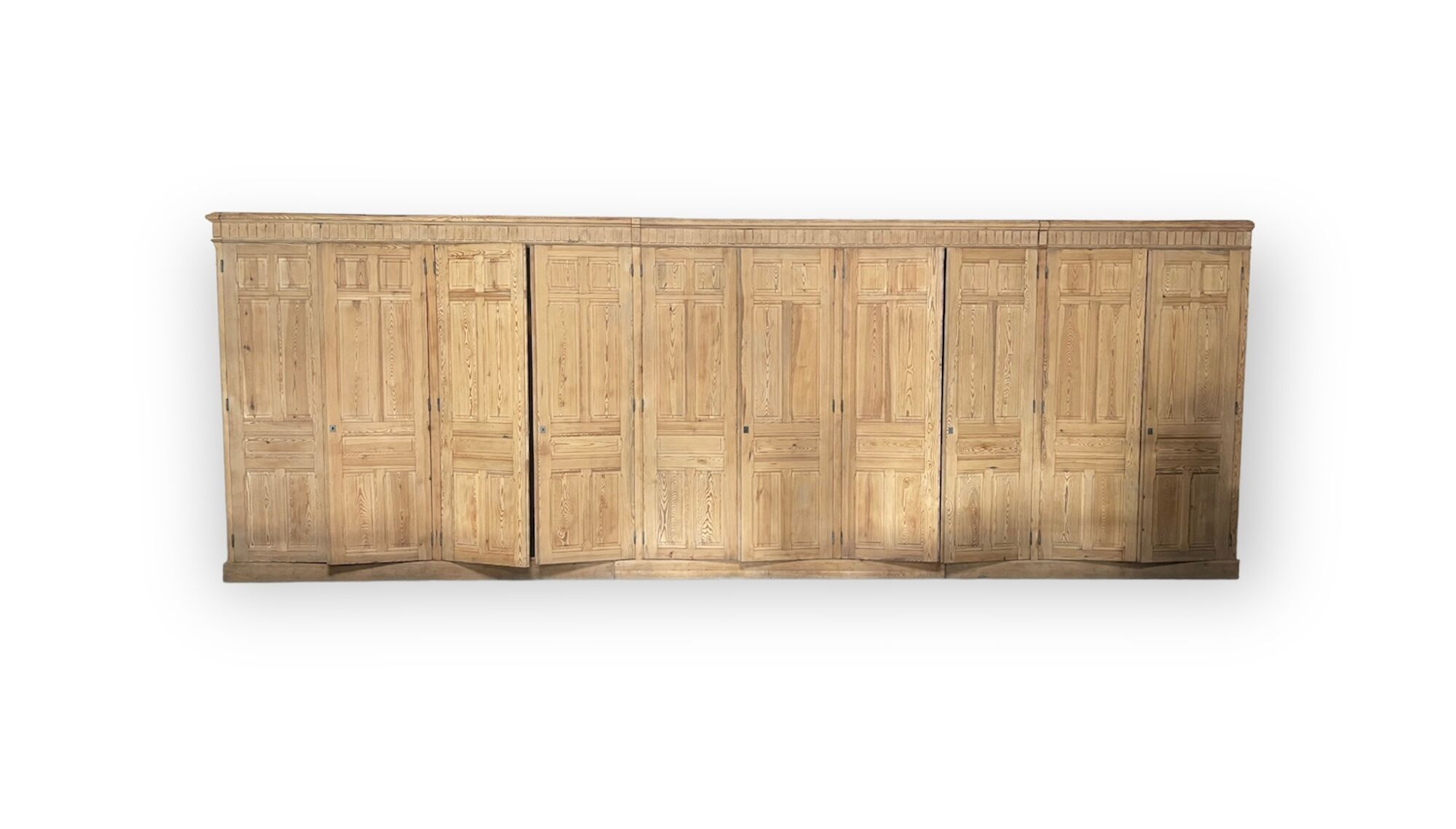 Ensemble placard 7m officine bois massif 10 portes 1950