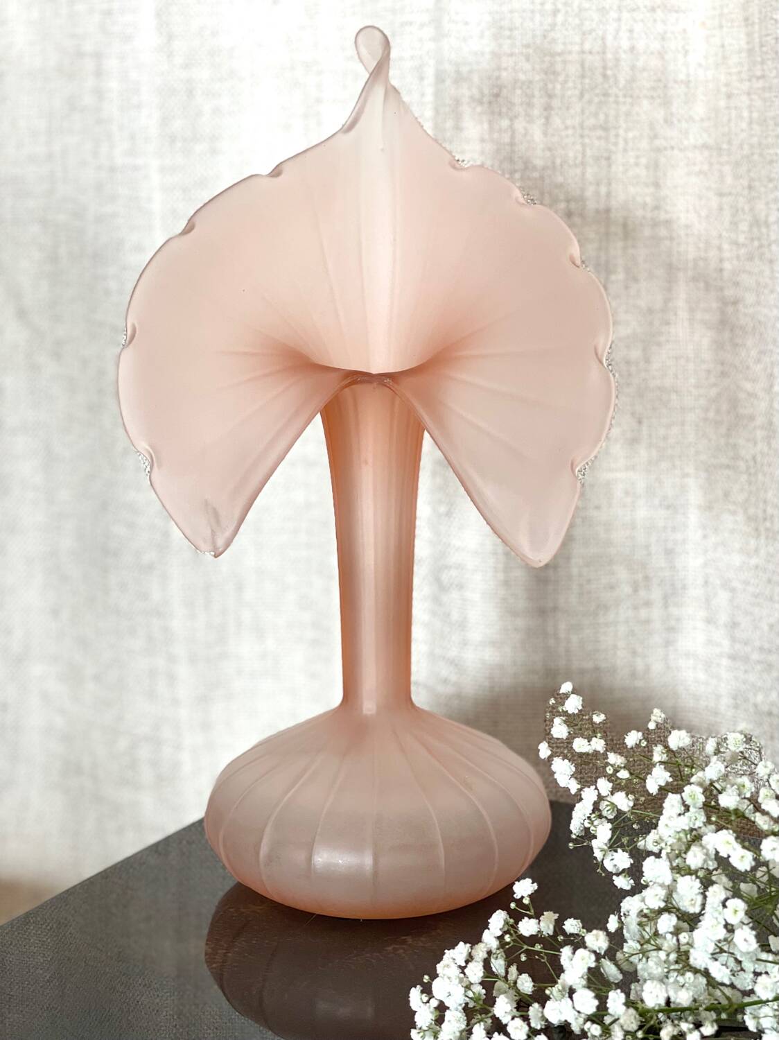 Leonardo vase in pink frosted glass