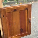 Buffet commode de type parisien rénové en bois massif brut avec 2 portes