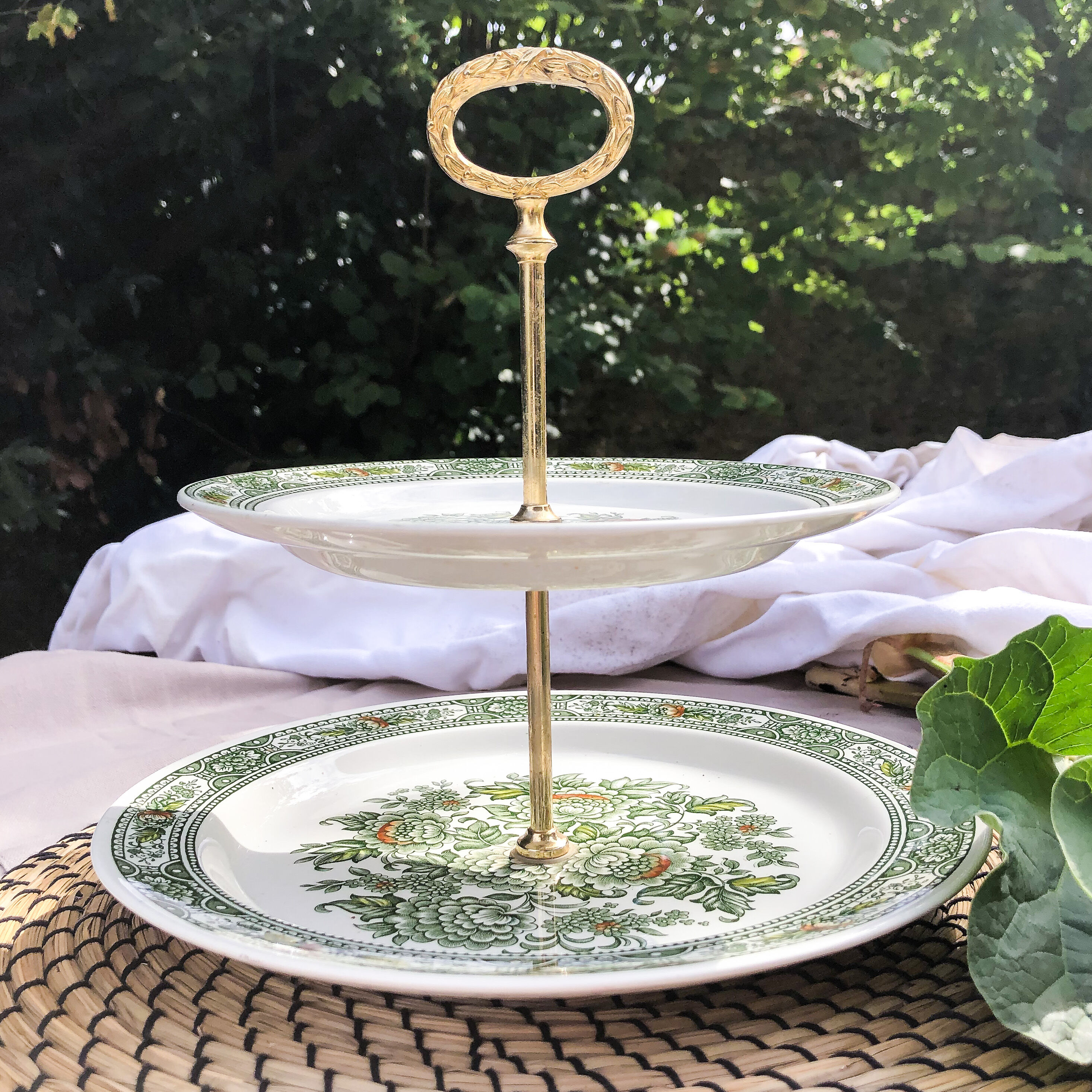 English porcelain servant