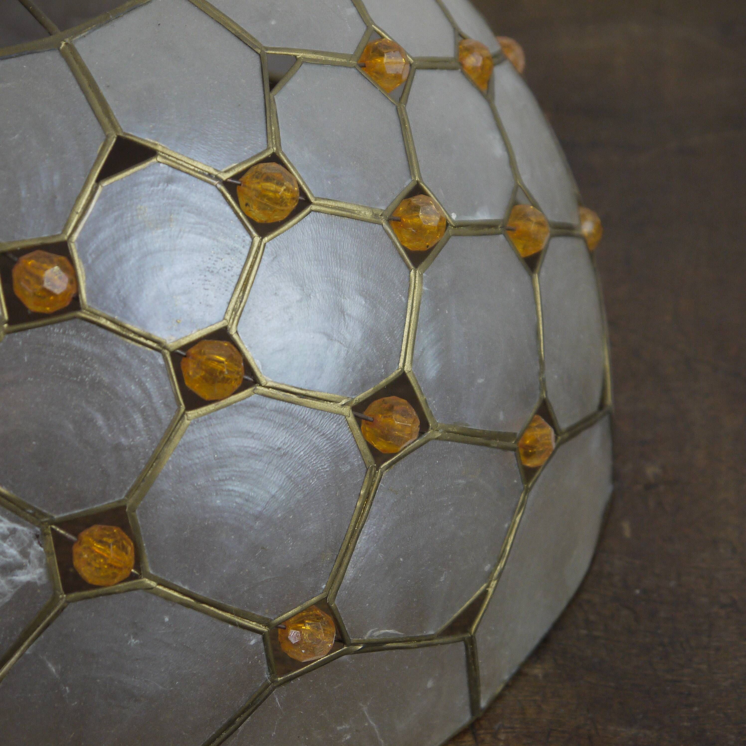 Suspension en nacre et perles orange