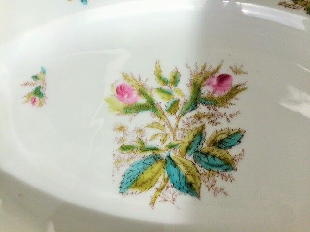 Plat ovale en porcelaine