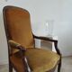Fauteuil Voltaire garniture de velours jaune