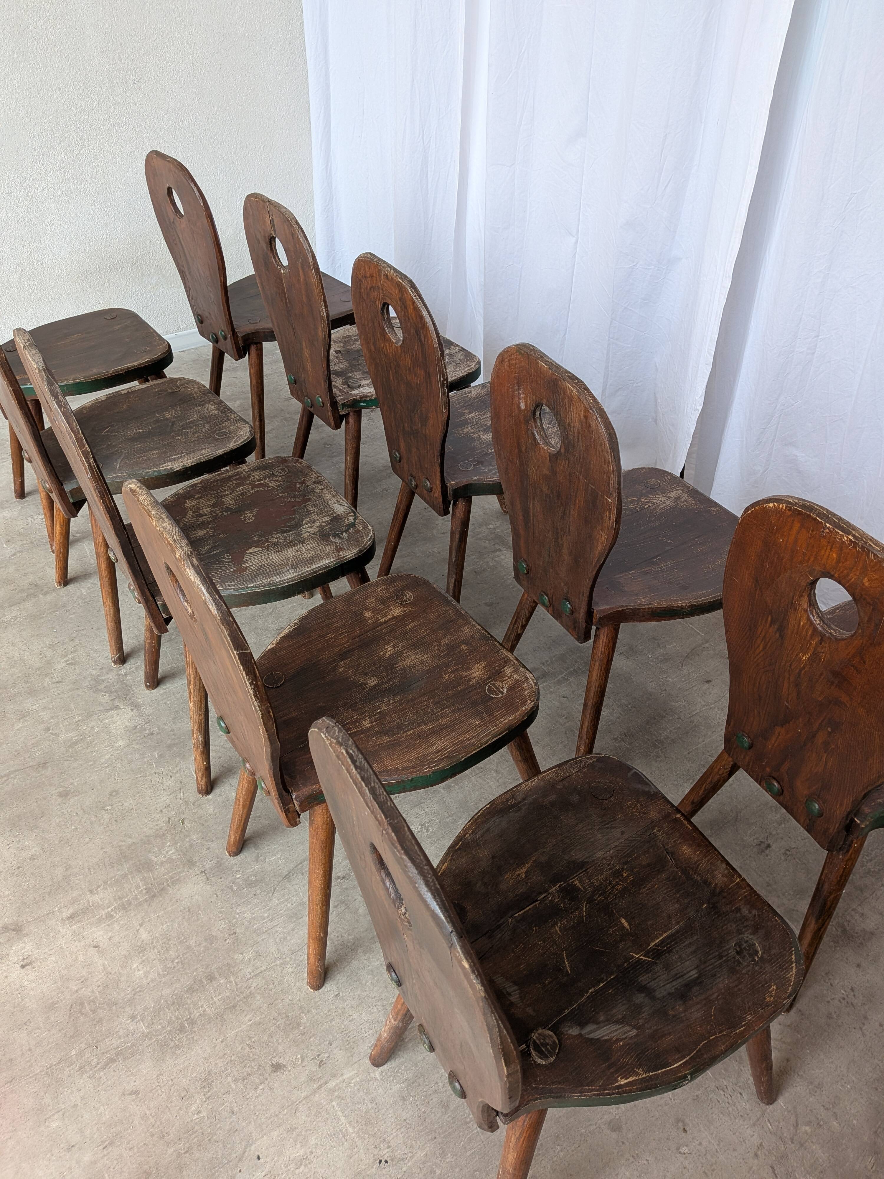 8 chaises brutalistes vintage en bois