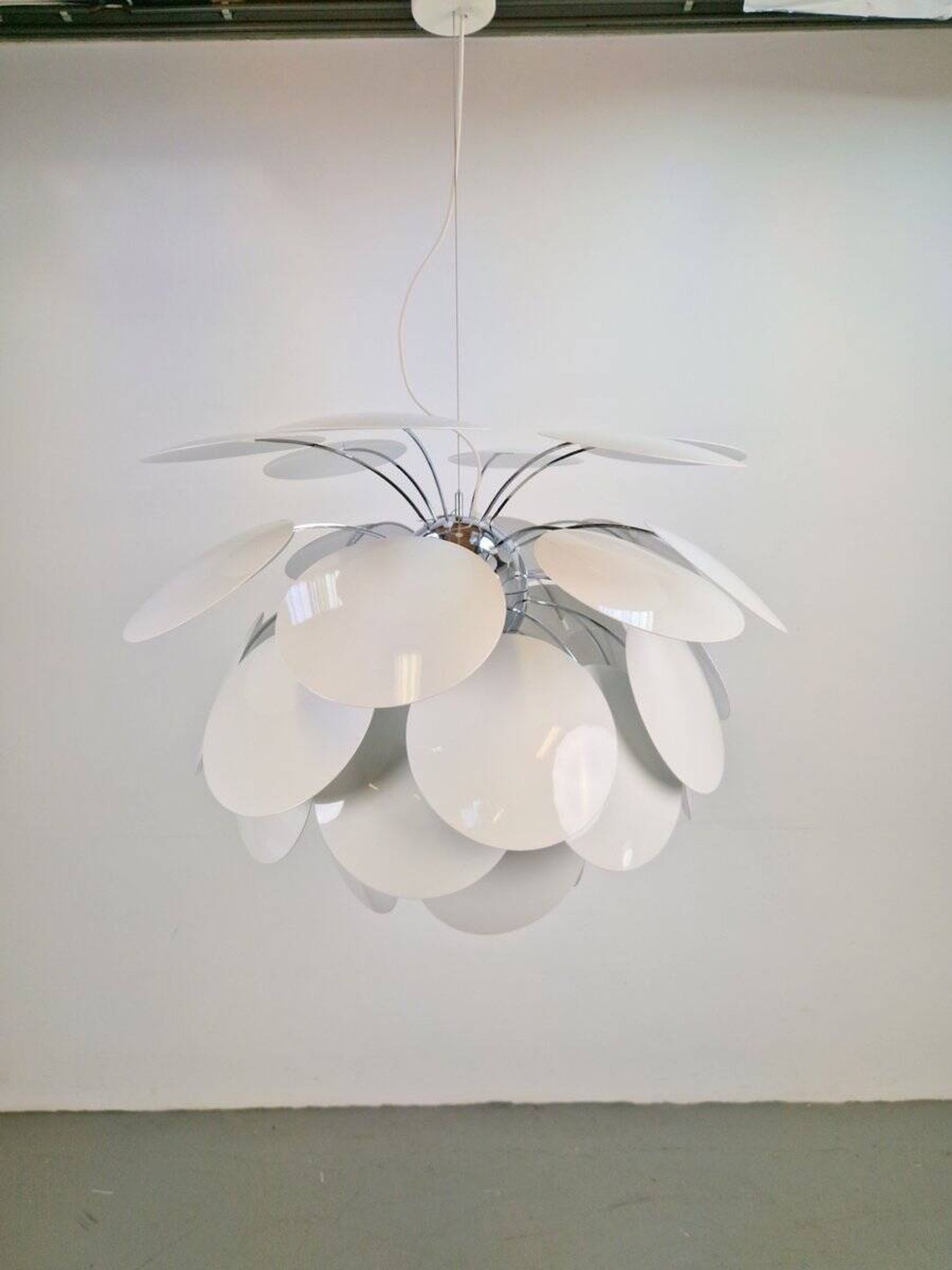 Suspension Discocó blanche par Christophe Mathieu pour Marset, années 2000.