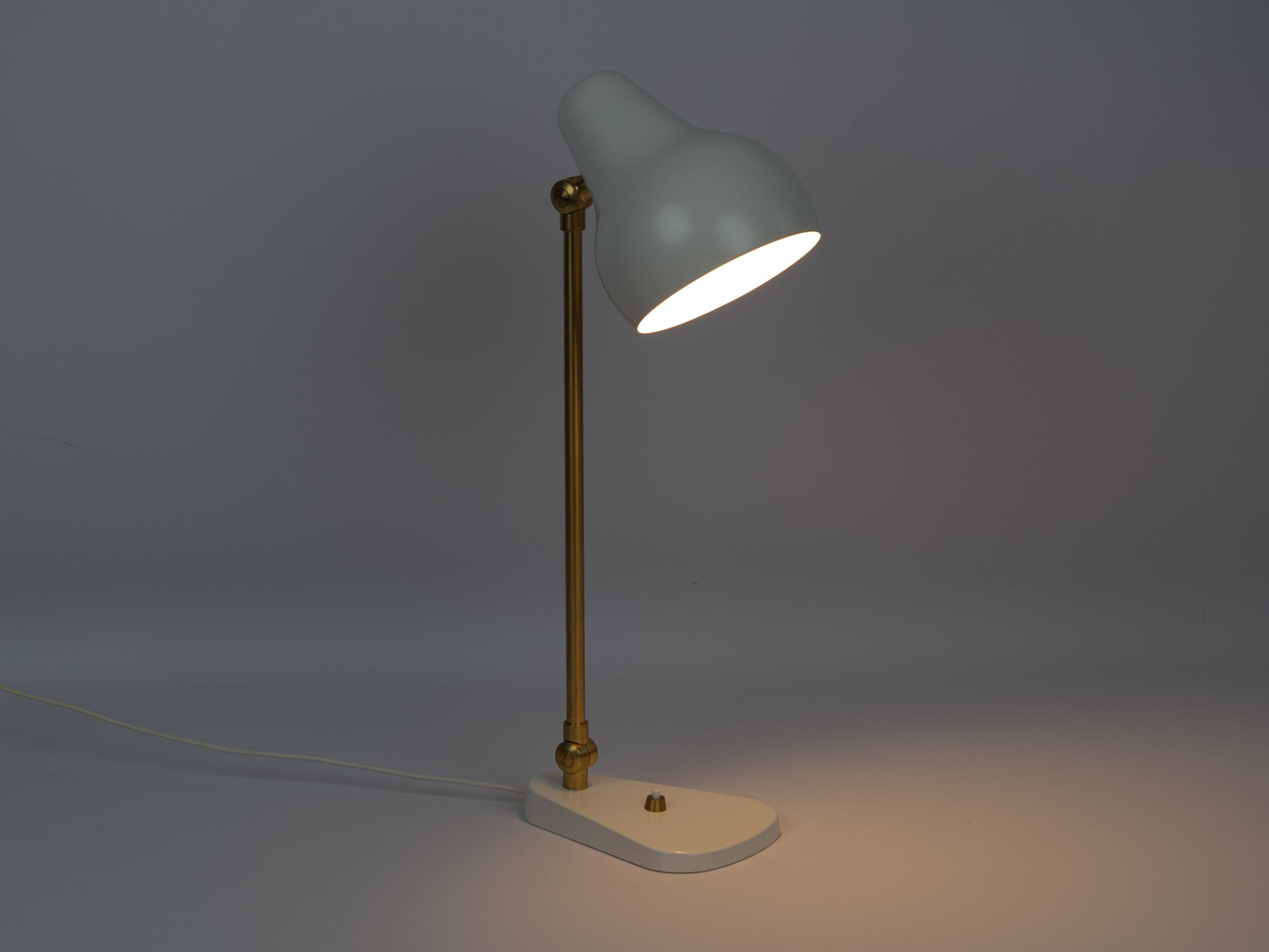 Lampe de table VL38 de Vilh. Lauritzen, Louis Poulsen, années 1940