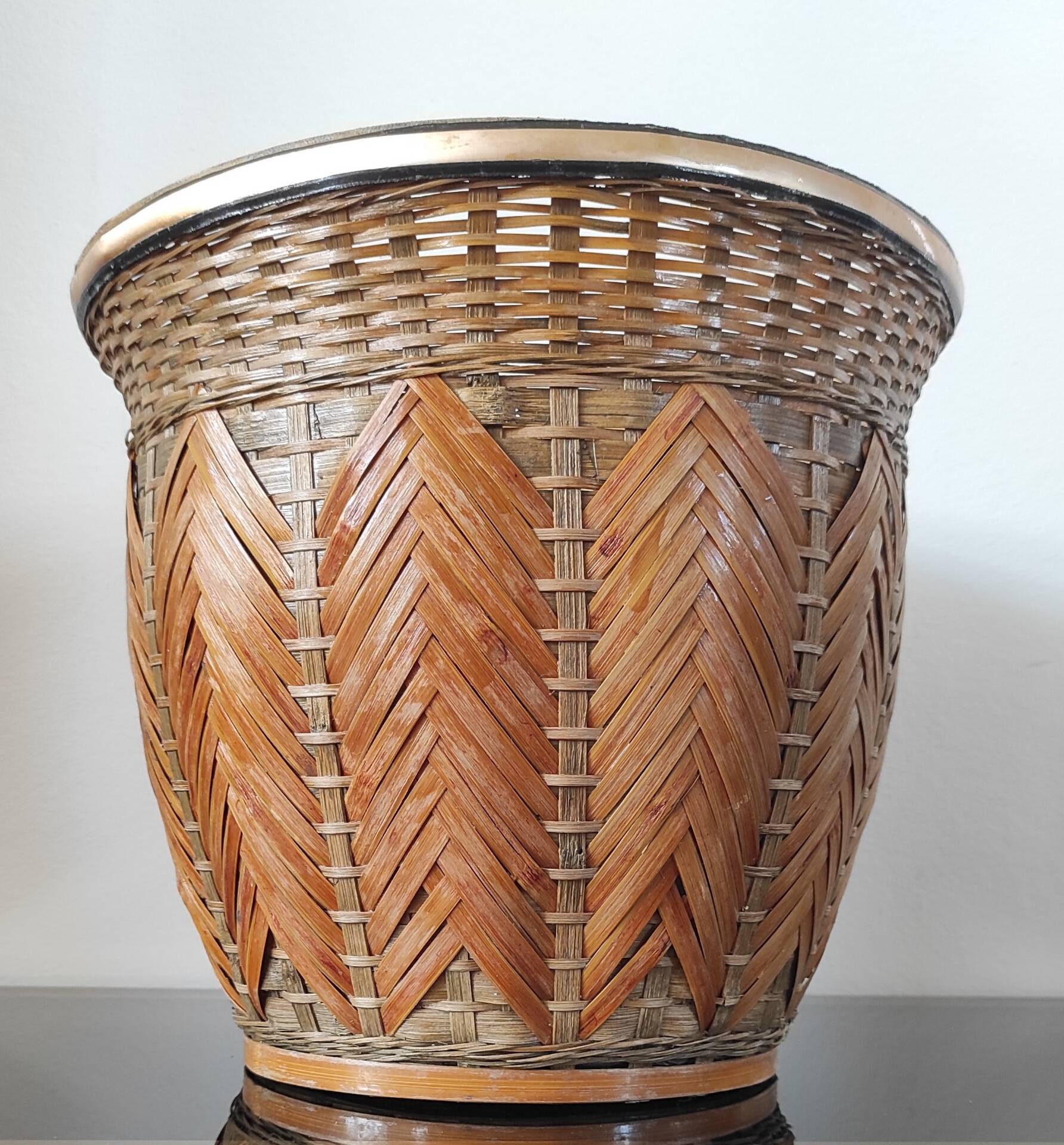 Cache-pot vintage en rotin et bambou 
