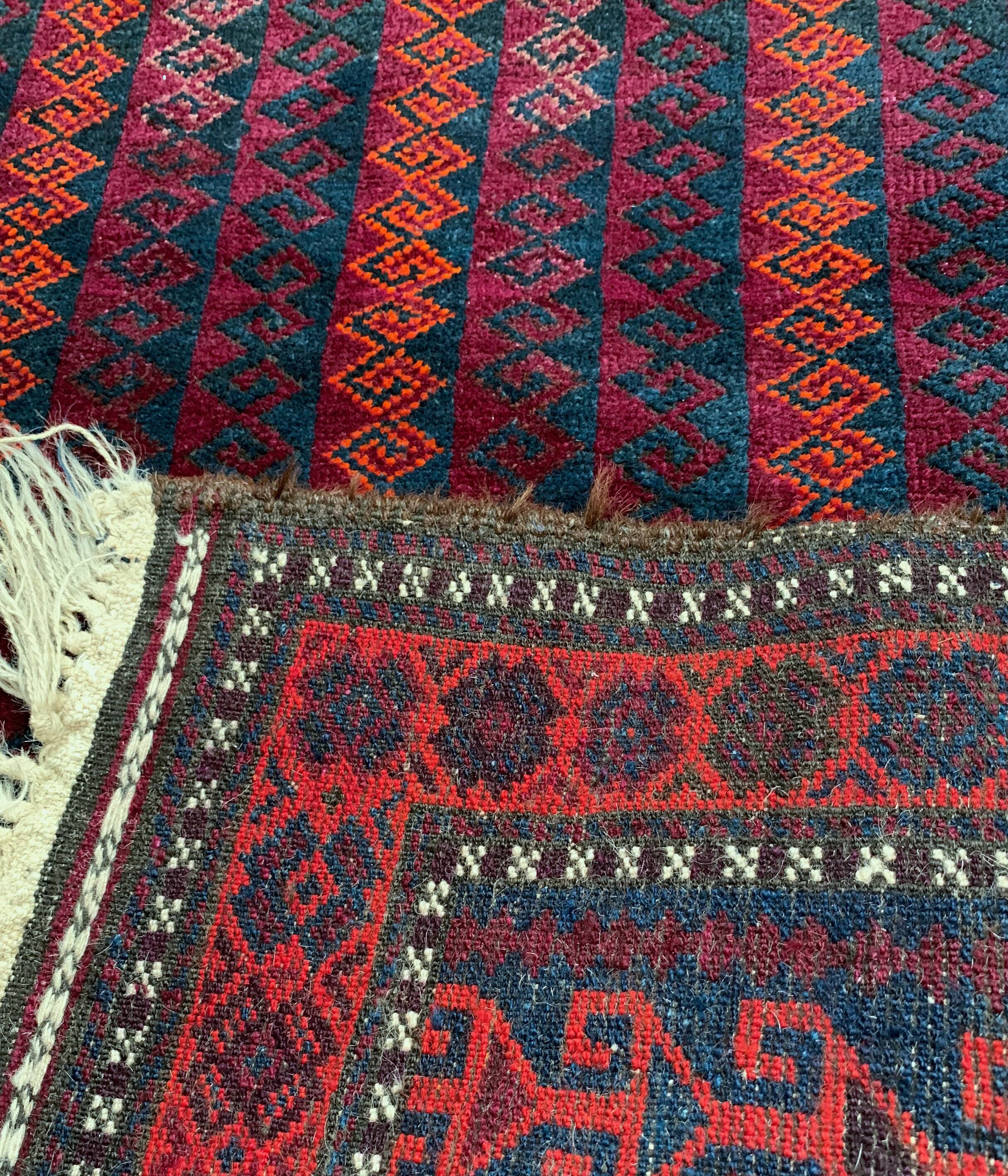 Oriental hand-knotted wool rug 132/133 cm