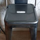 Paire de tabourets tolix hpd 75 – en acier brut vernis.