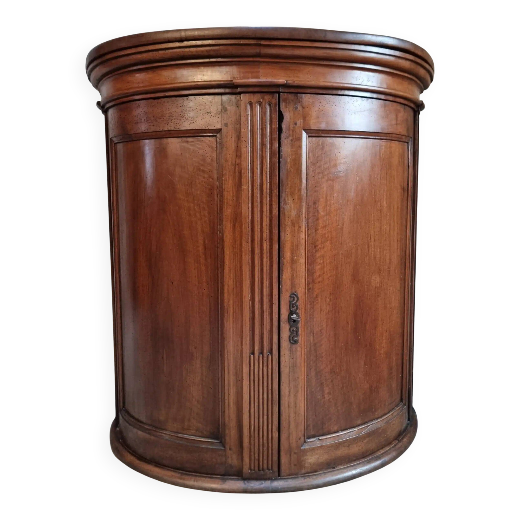 Cabinet demi-lune ancien en noyer, fin XVIIIe siècle, château français