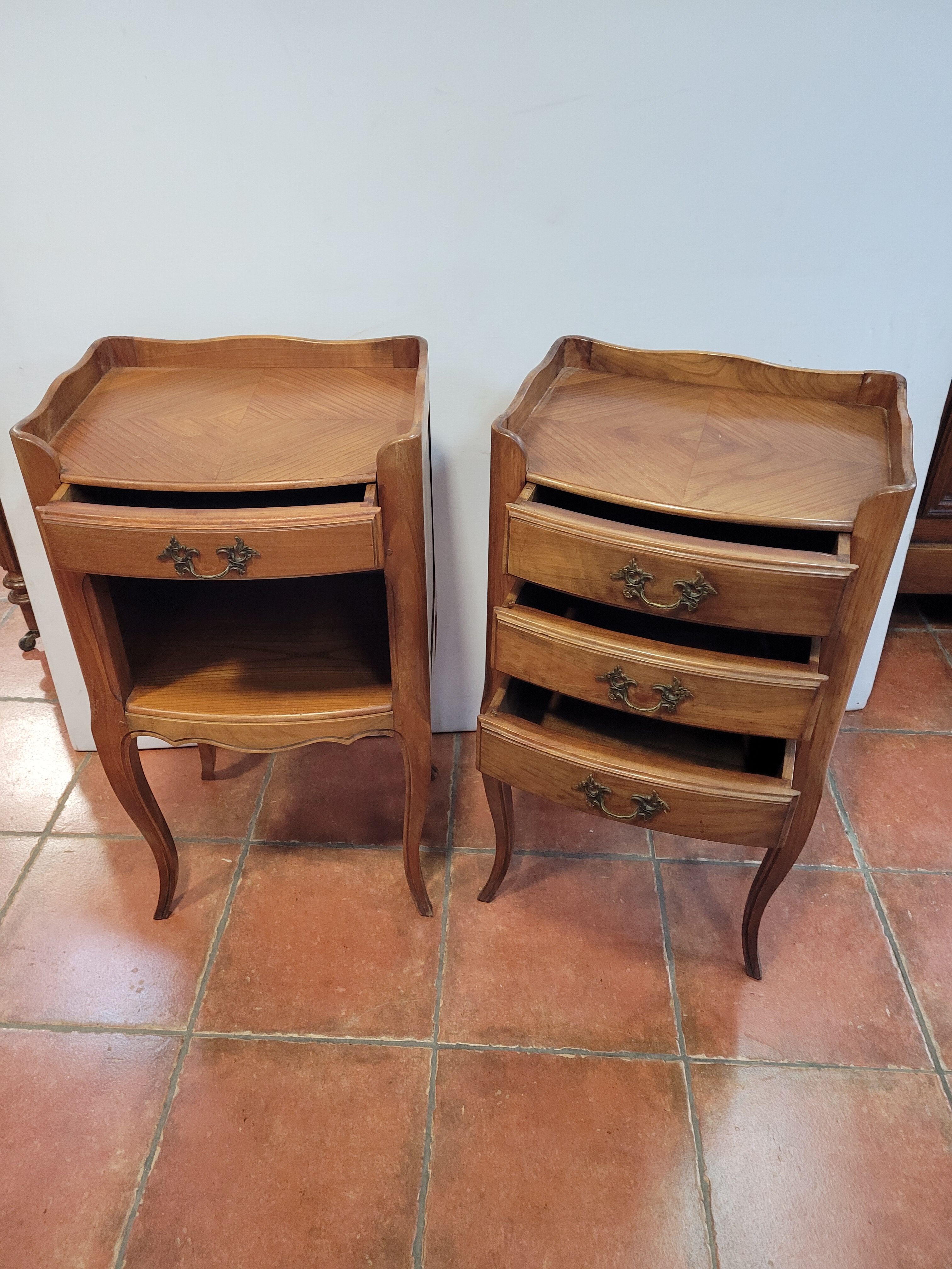 Paire tables de chevet en merisier