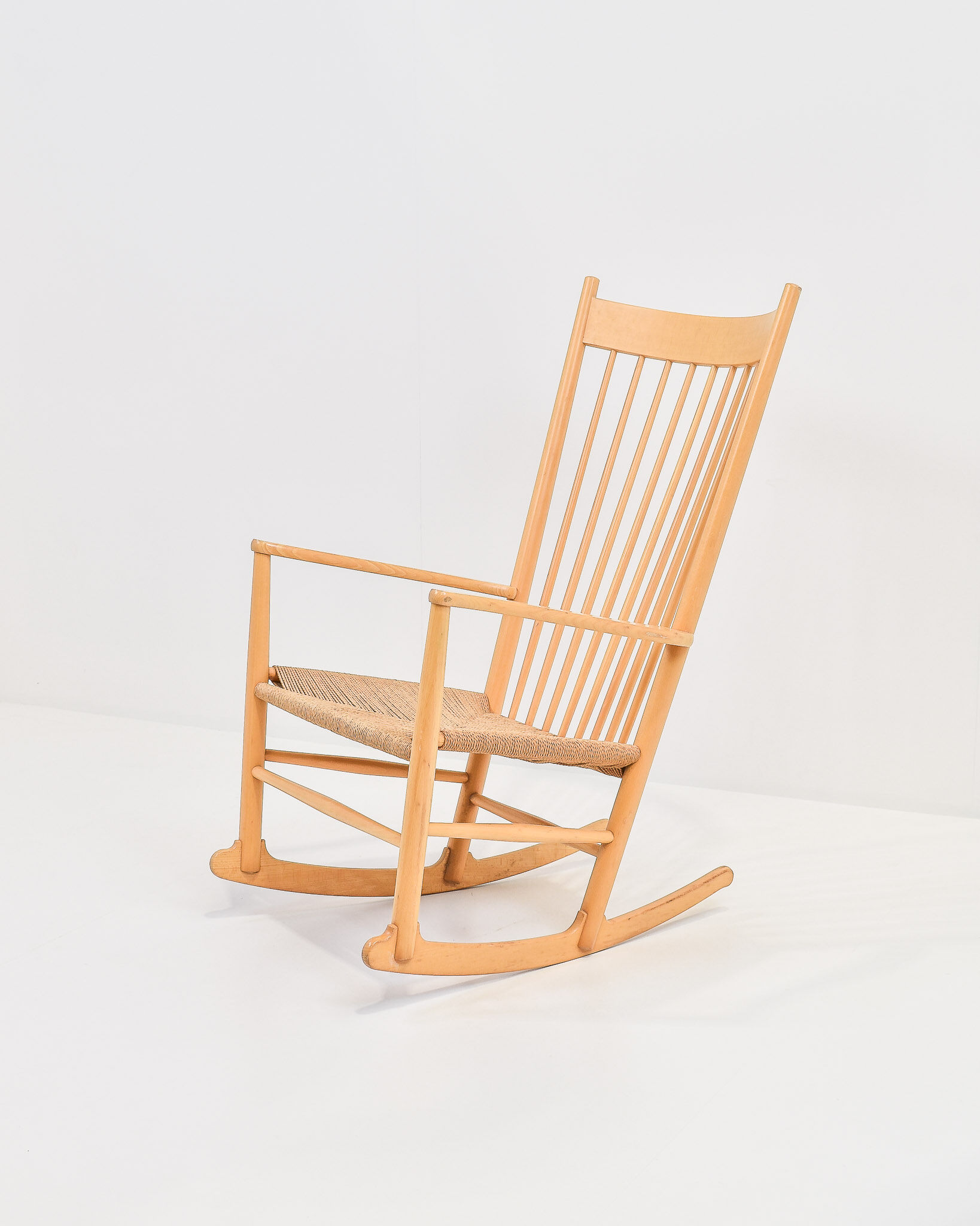 Rocking-chair J16 par Hans Wegner pour Fdb Møbler