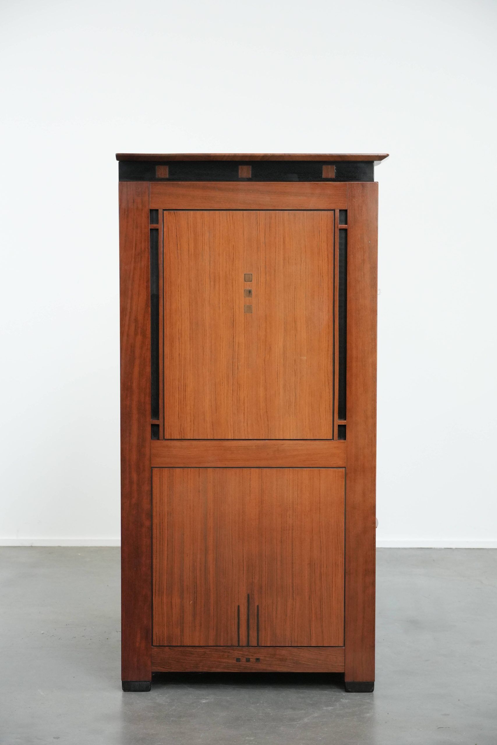 Art Deco design cabinet / audio / TV furniture with beautiful details