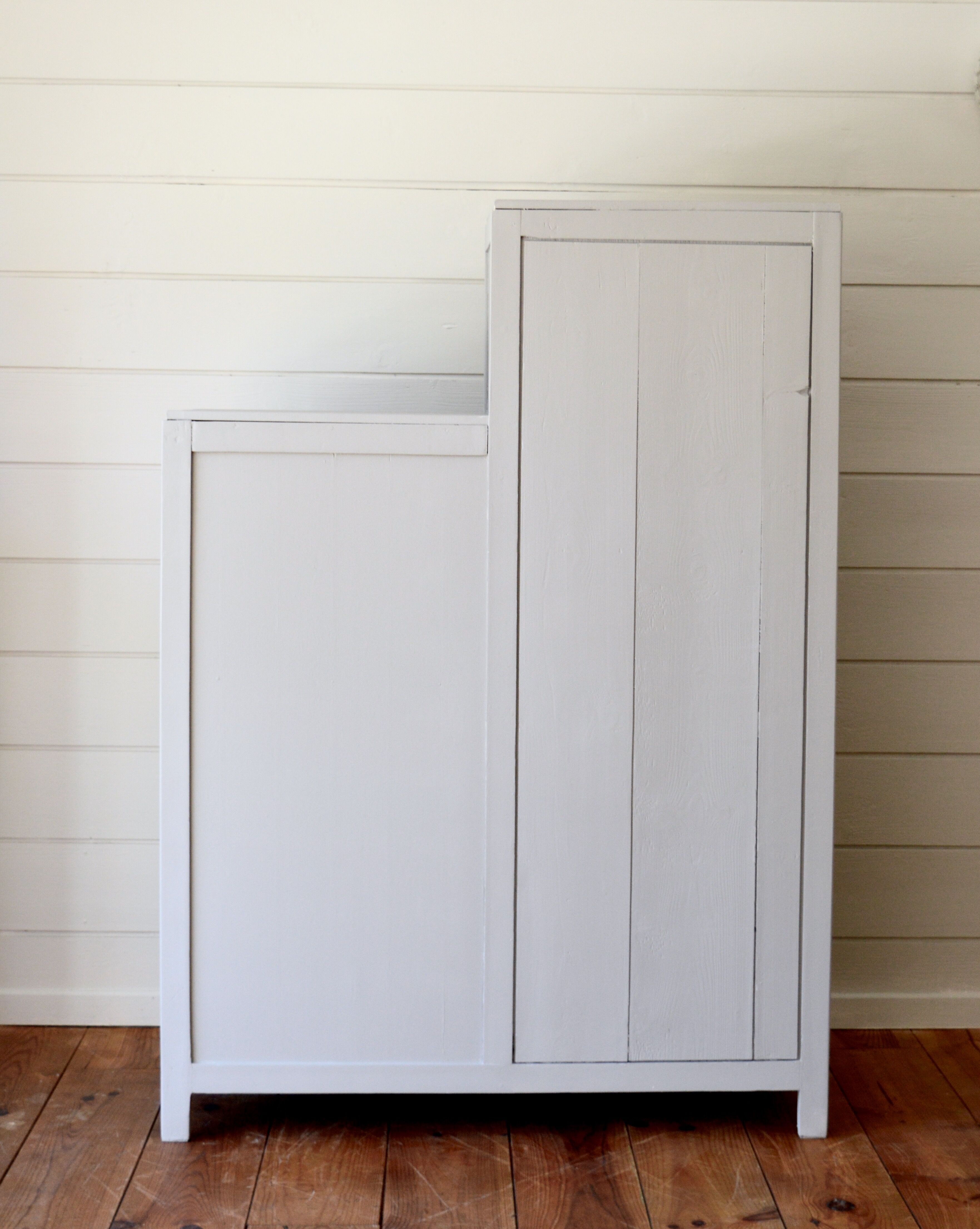 Asymmetrical cabinet