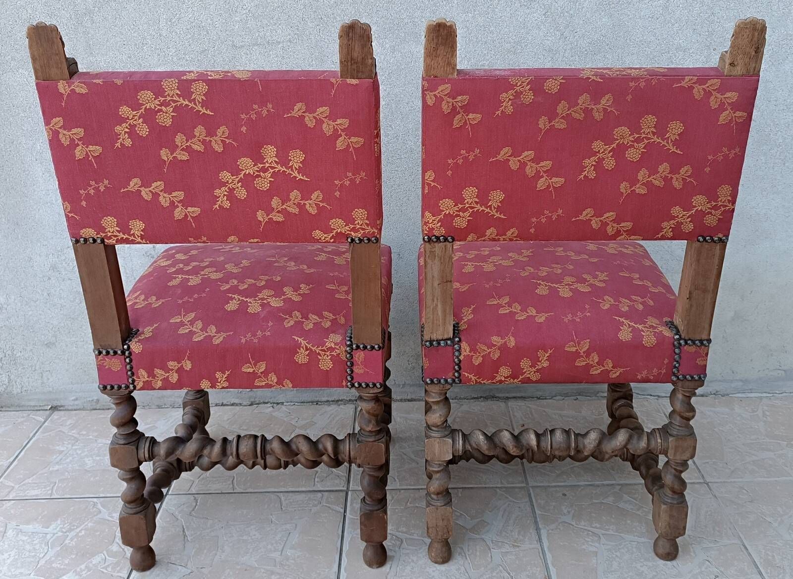 Pair of Louis XIII chairs in walnut, 19th century.