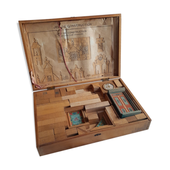 Old wooden construction set