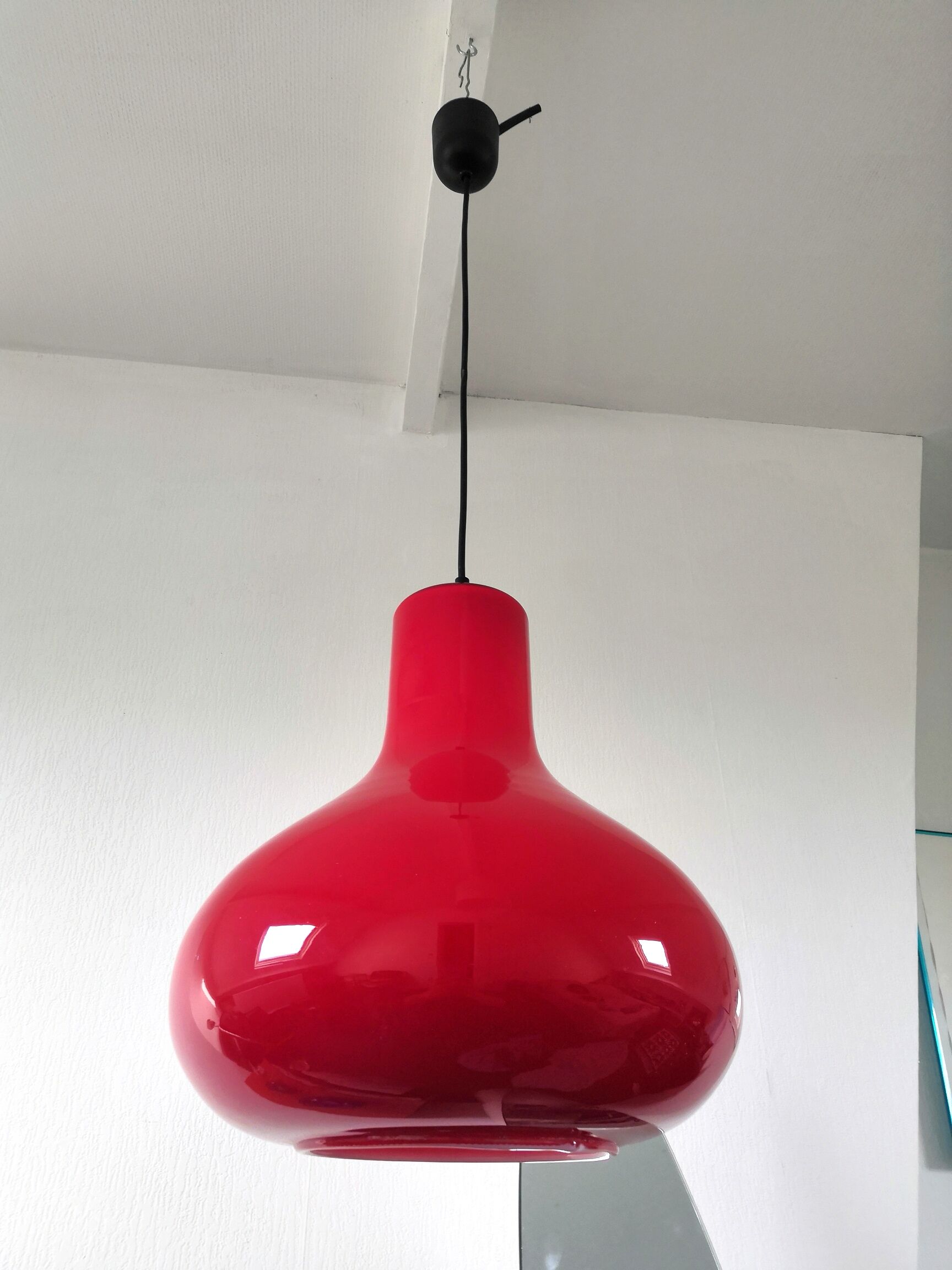Suspension in red opaline design 70s