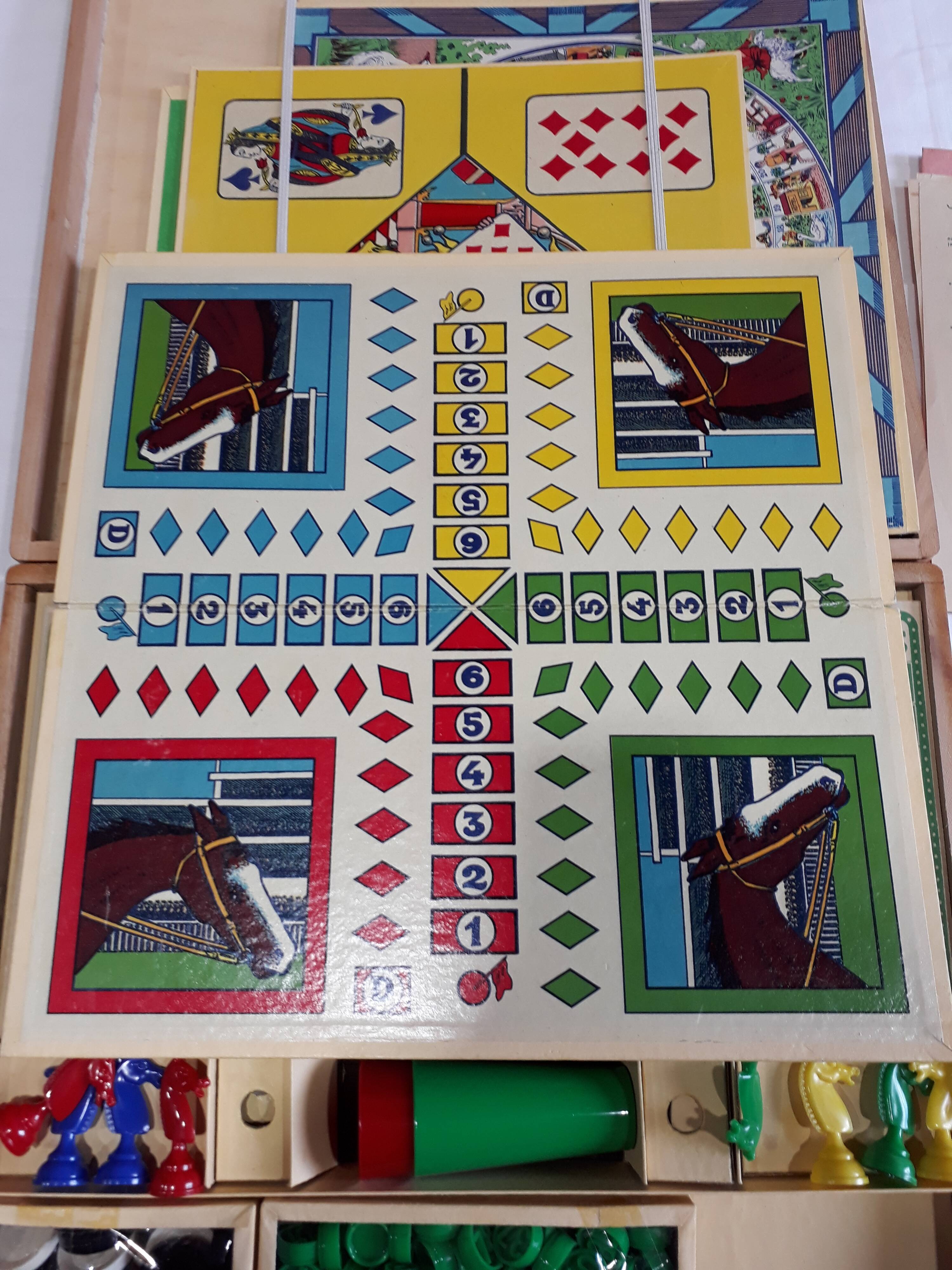 Boite de jeux en bois