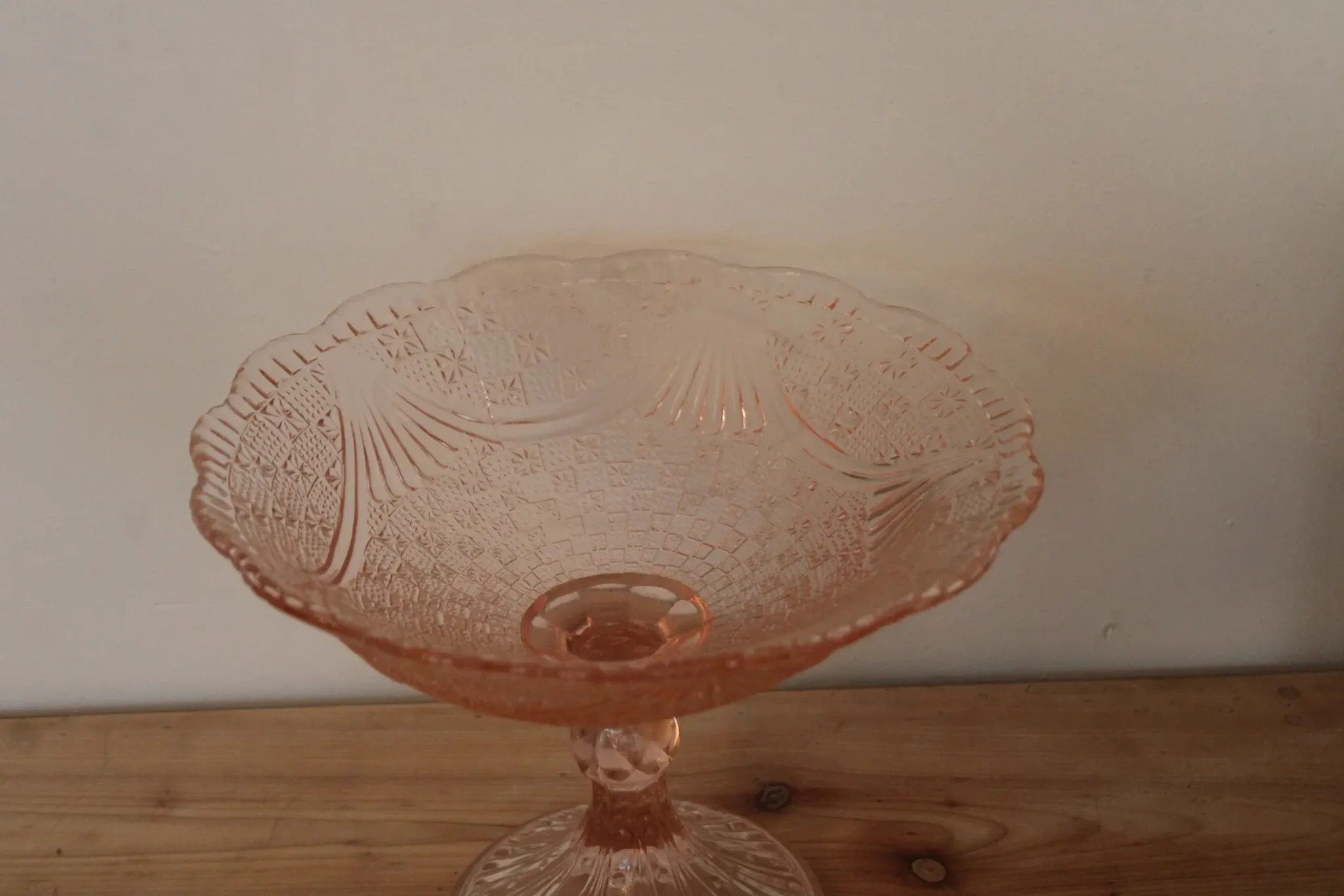 Vintage pink glass footed bowl – Star-decorated compote with draping – Ø 24 cm