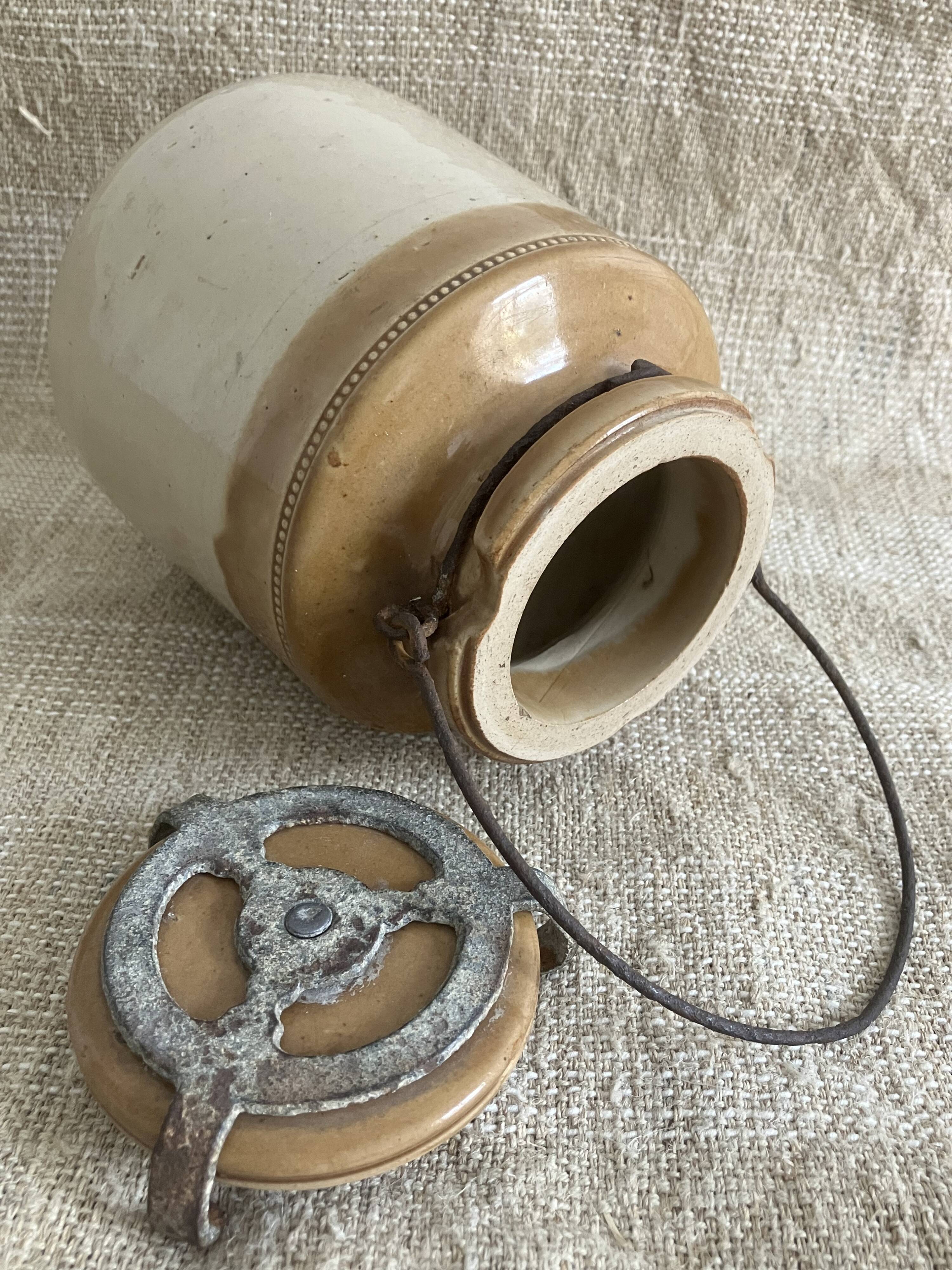 Two-tone stoneware pot