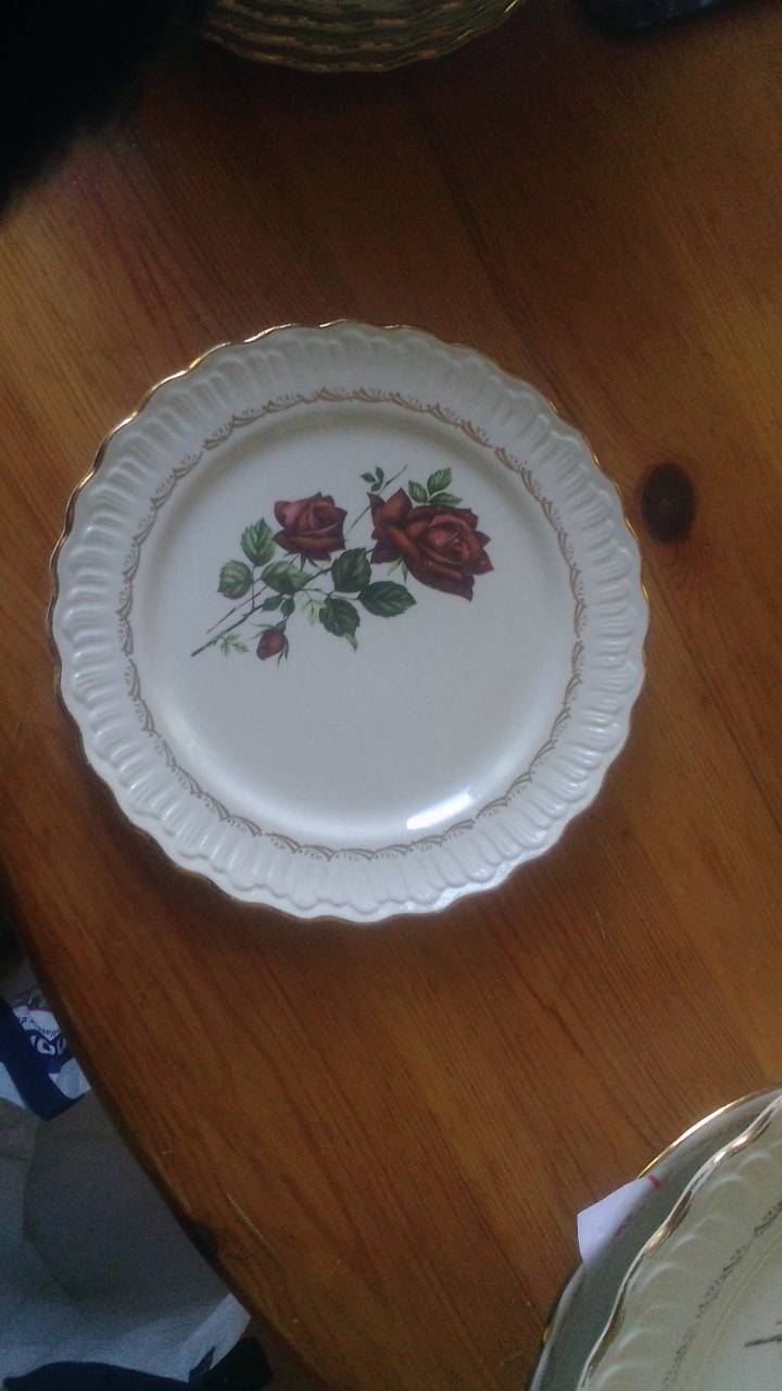 Pie dish (1 unit), dessert plates (10 units), Medici