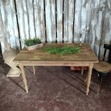 Farm table