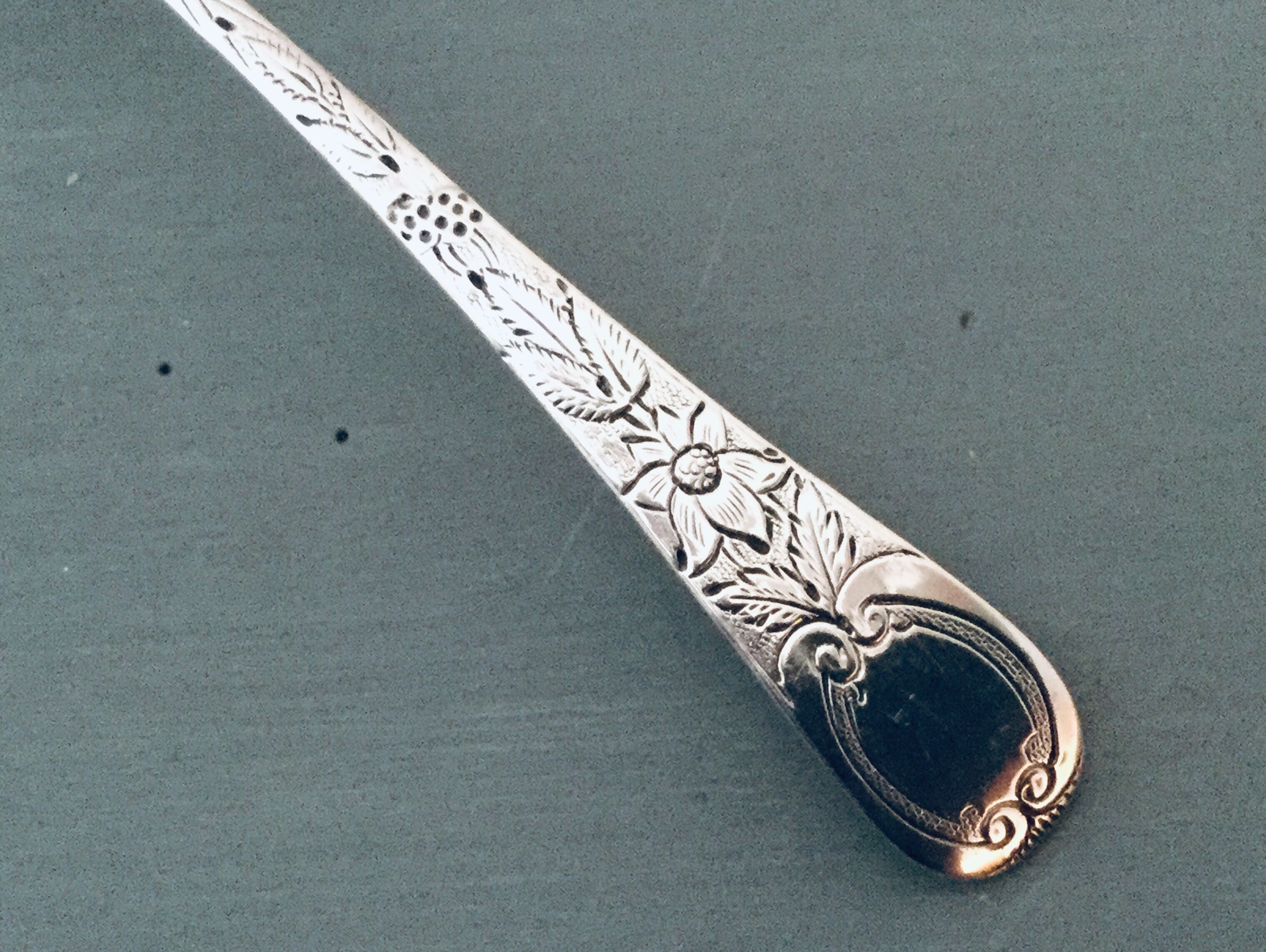 Cuillère saupoudreuse argent massif