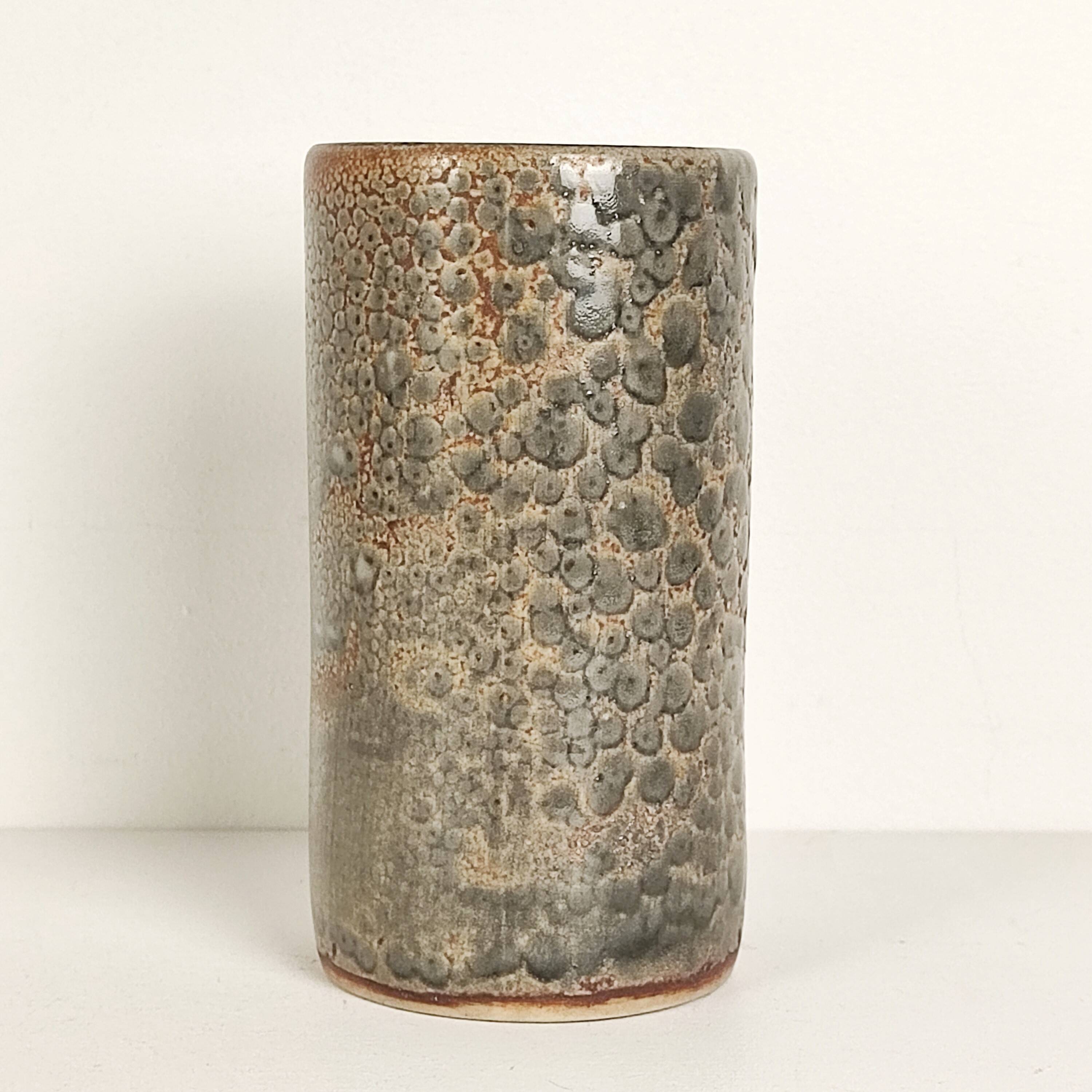 Ceramic roller vase