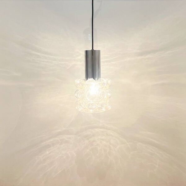 Lustre/Pendule en verre bulle et chrome du milieu du siècle par Helena Tynell pour Limburg, Allemagne, années 1960.