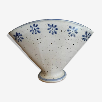 Speckled vase with flower pattern