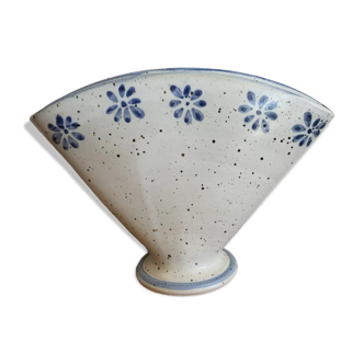 Speckled vase with flower pattern