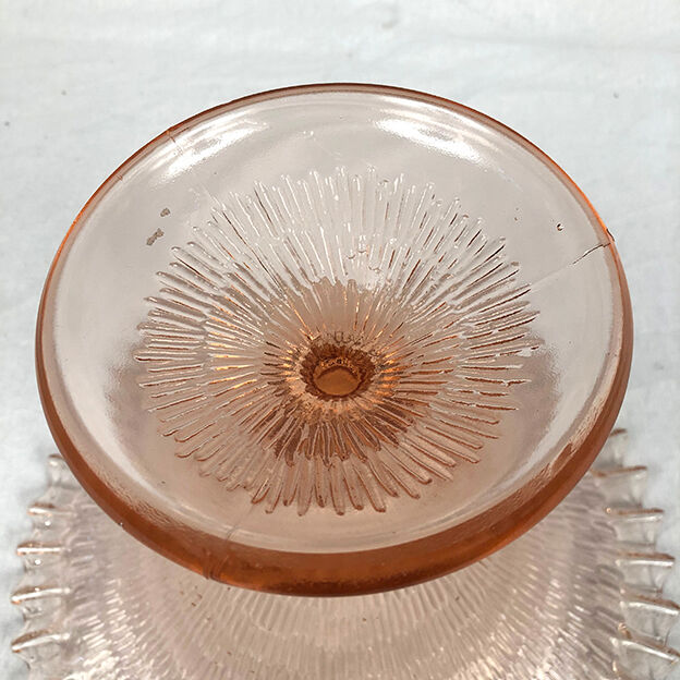 Large cut in molded crystal of pink color