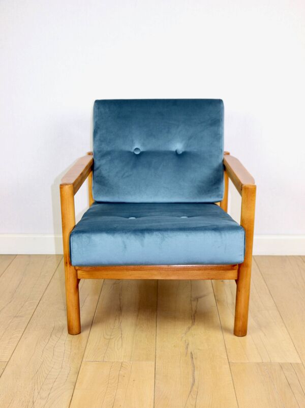 Fauteuil vintage en bois marron et bleu mer design par Z. Bączyk - bois clair