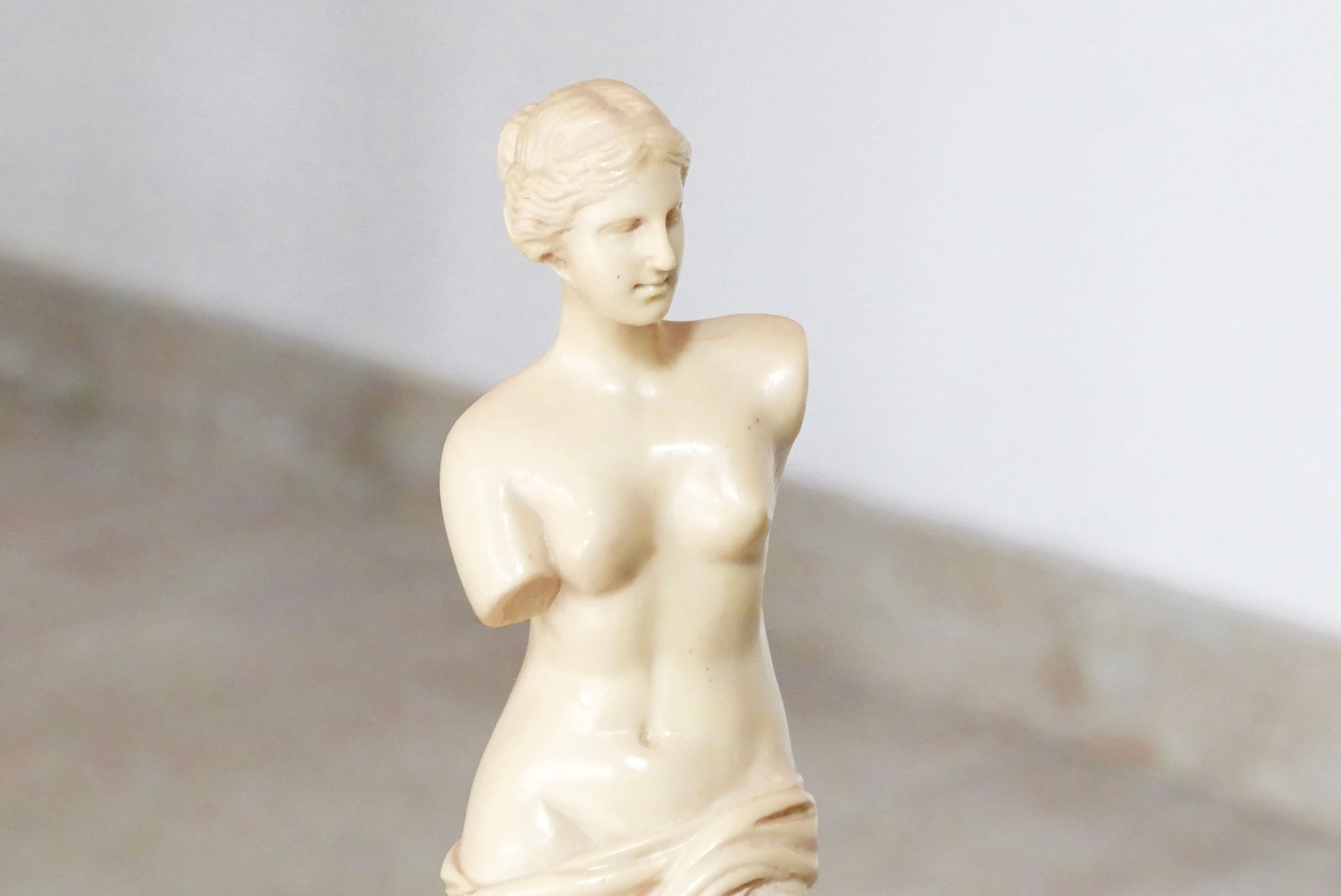 Resin statue of the Venus de Milo, Made in Italy, 70s
