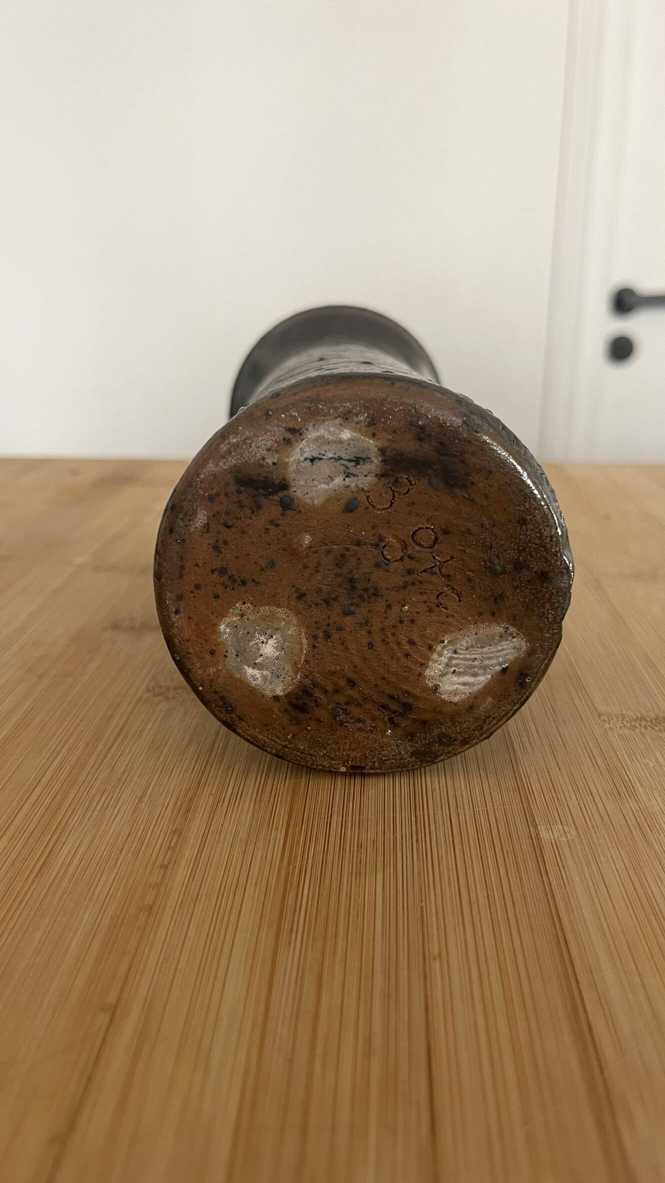 Vase en céramique noir signé de Gustave Tiffoche