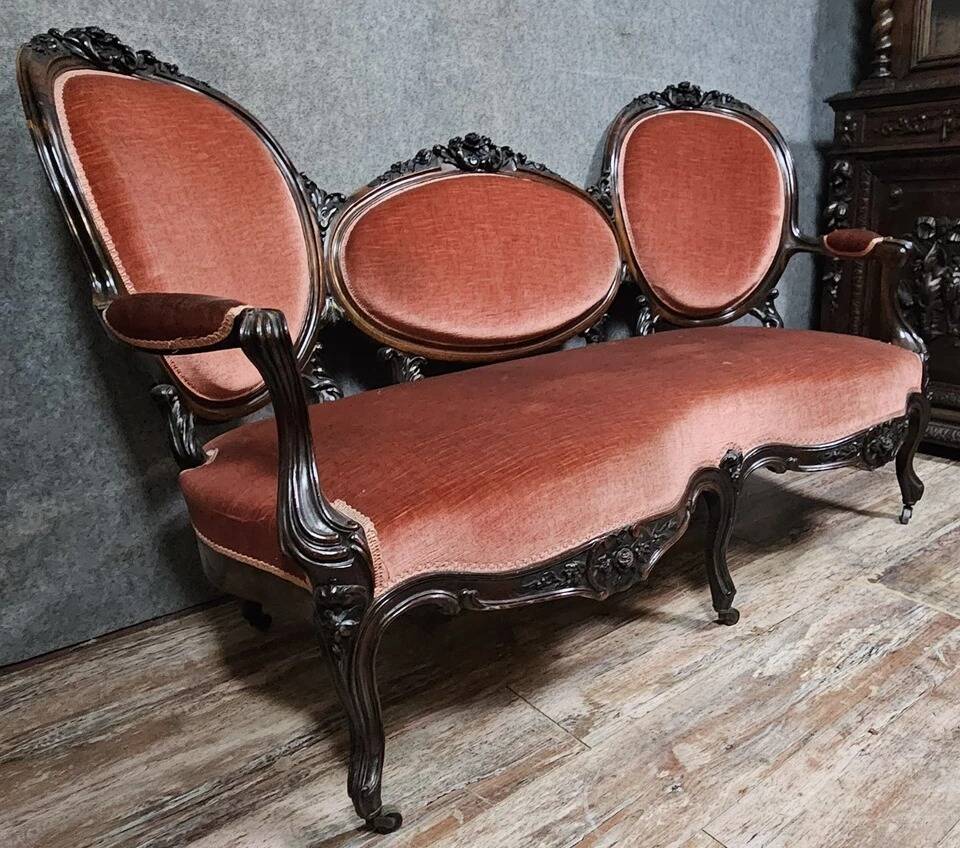 Very large Louis XV style mahogany banquette with medallions from the 19th century.