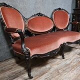 Very large Louis XV style mahogany banquette with medallions from the 19th century.