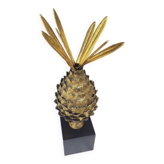 Gold and wood pineapple