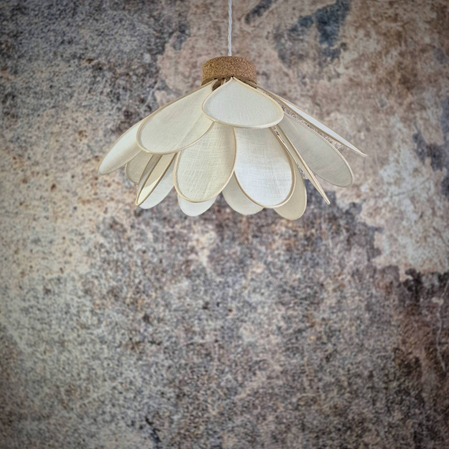 Flower suspension, Iris model, 16 petals in rattan and white linen