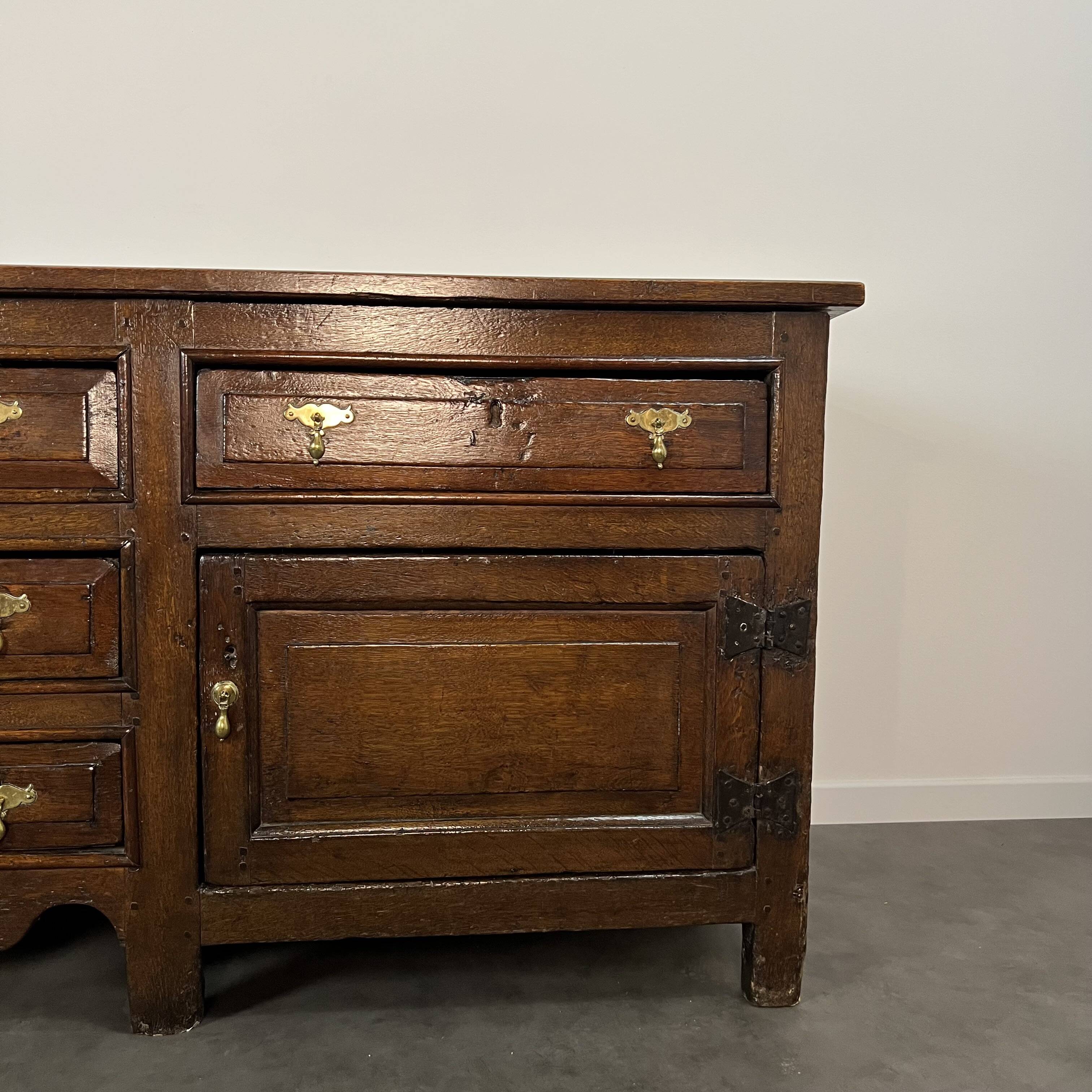 Large English sideboard, dresser, solid oak buffet George II 18th century.
