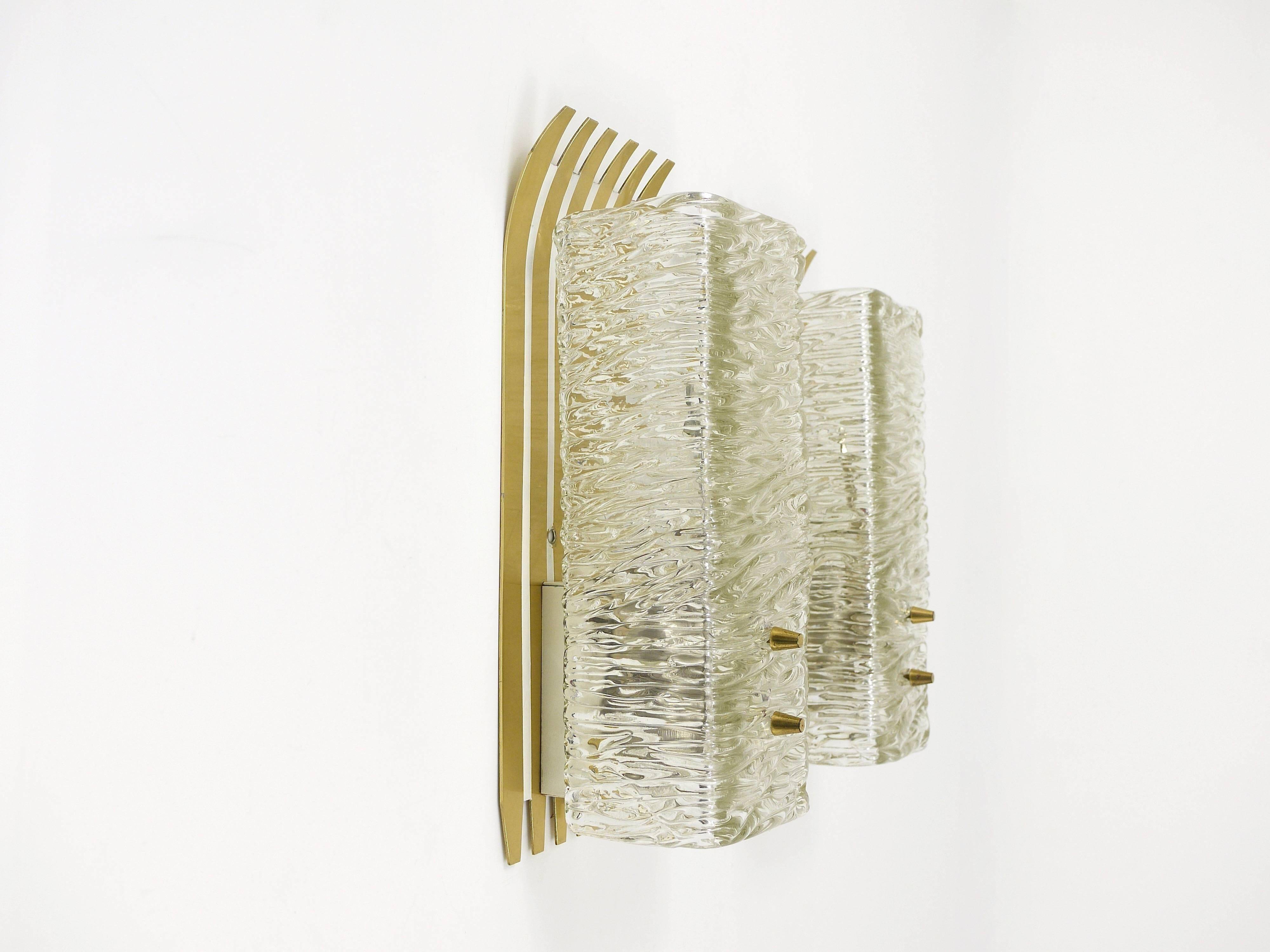 J.T. Kalmar Vienne Paire d'Appliques Murales en Laiton et Verre, Autriche, Années 1950