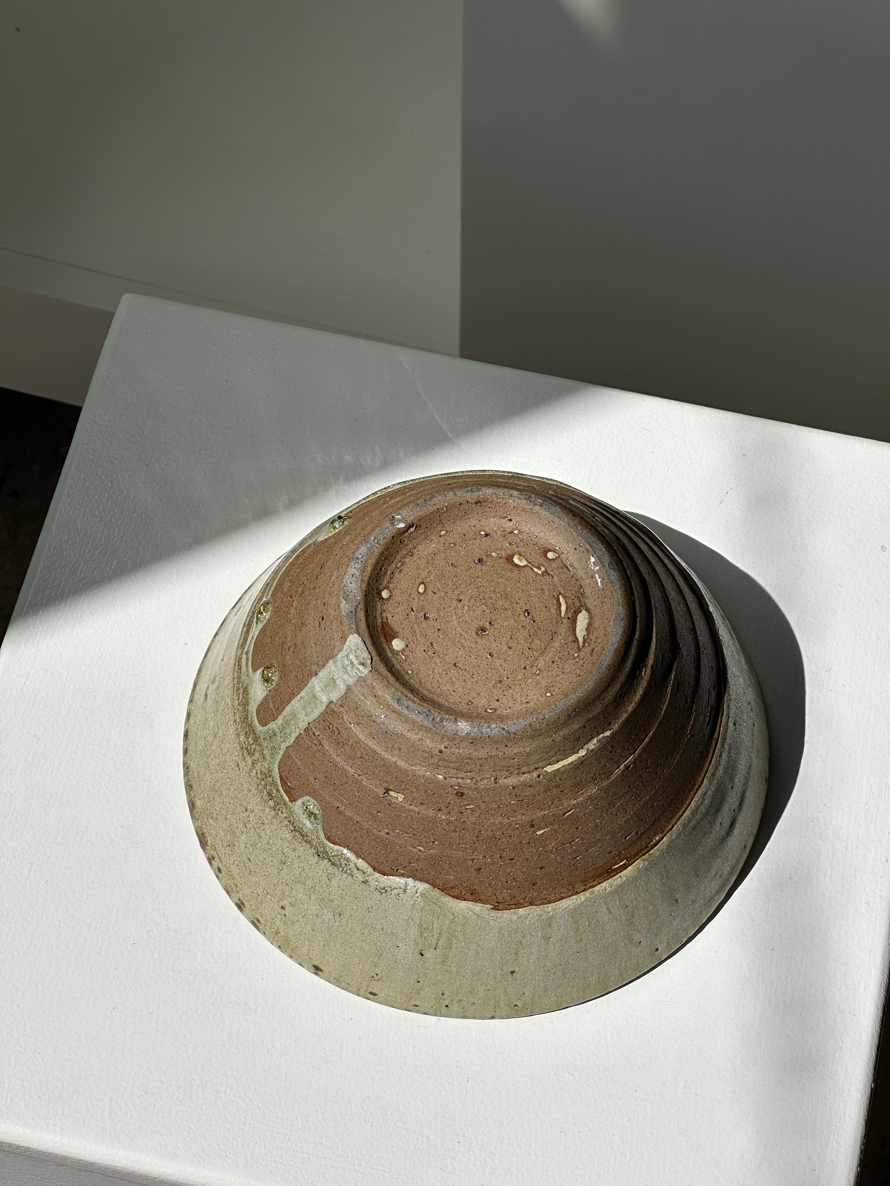 Grand bol vert et brun en céramique indonésienne D18,5 H10