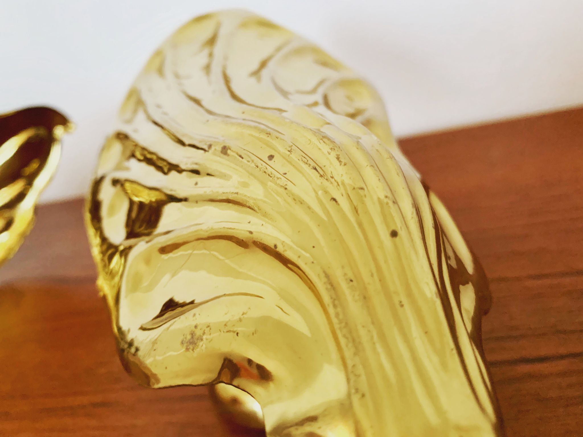 Set of 2 italian Mid Century Modern brass leaf shaped wall lamps by Tommaso Barbi