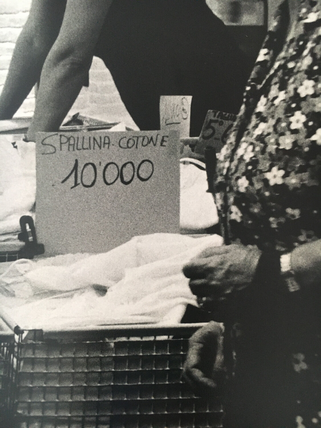 Photo années 90, religieuse et sous vêtements