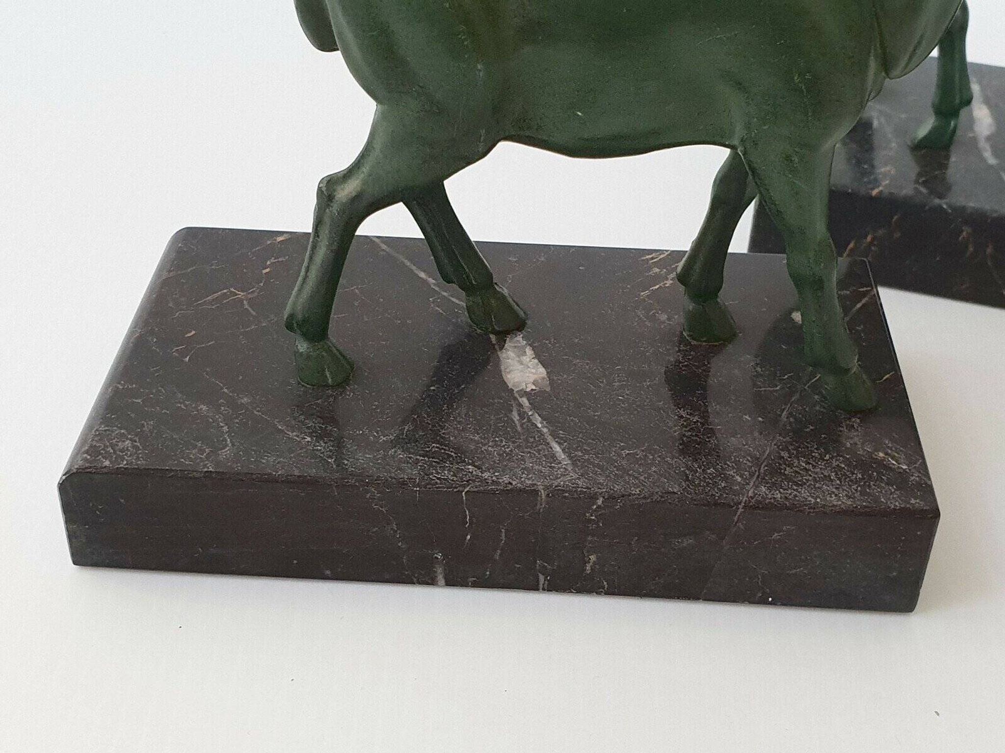Pair of vintage ibex bookends from 1940-1950 in marble and metal.